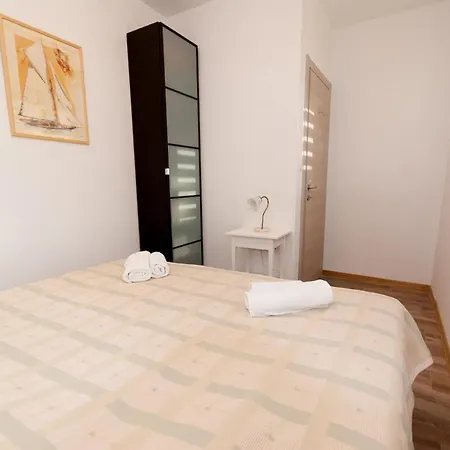 New Apt Near Beaches & Old Town, With Free Parking Split