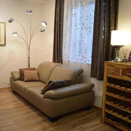 New Apt Near Beaches & Old Town, With Free Parking Split
