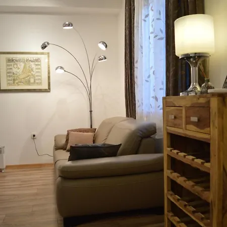 New Apt Near Beaches & Old Town, With Free Parking Split