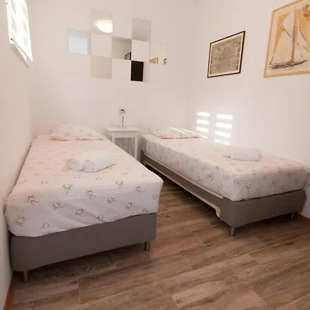 New Apt Near Beaches & Old Town, With Free Parking *